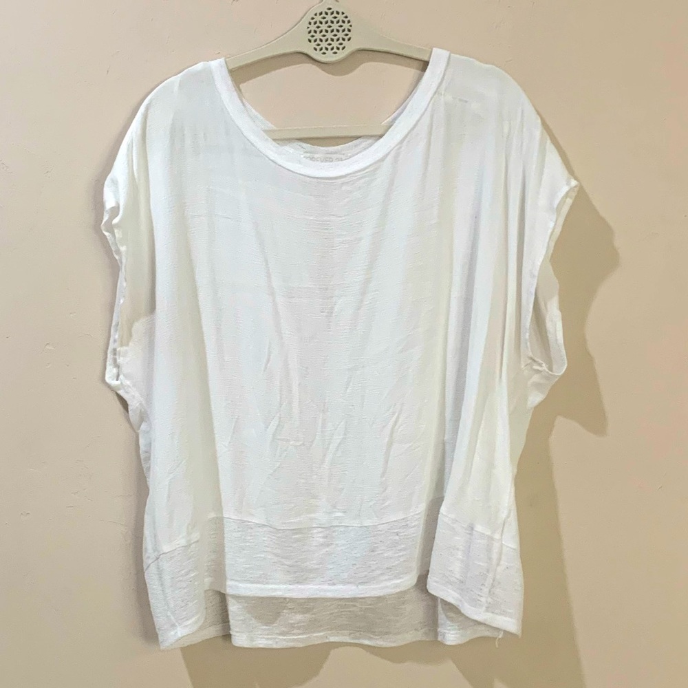 Crepe top with keyhole back